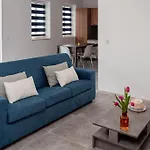 Beautiful 2Bdr Apartment And Great Location!