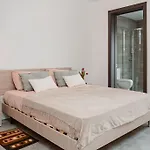 Beautiful 2Bdr Apartment And Great Location!