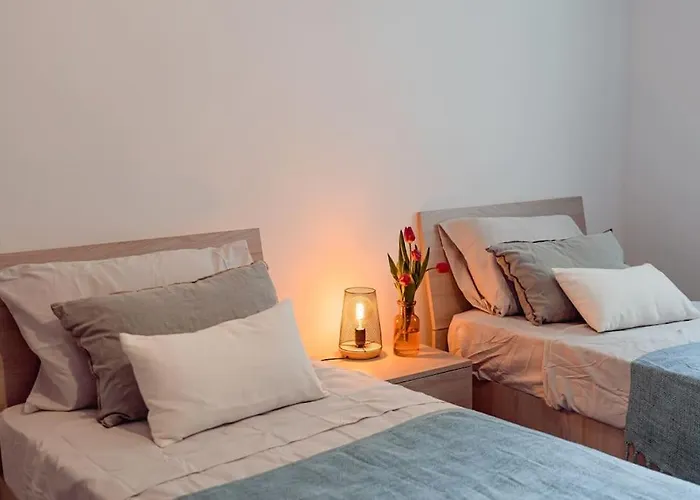Beautiful 2Bdr Apartment And Great Location!